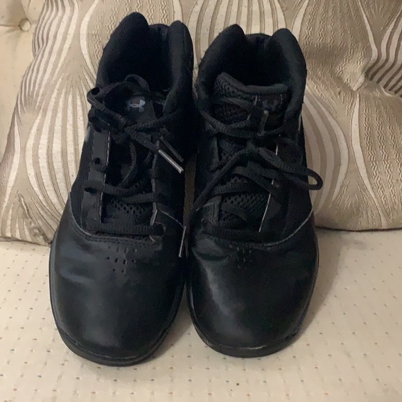 Boys black Under Armor high tops. - Picture 2 of 3